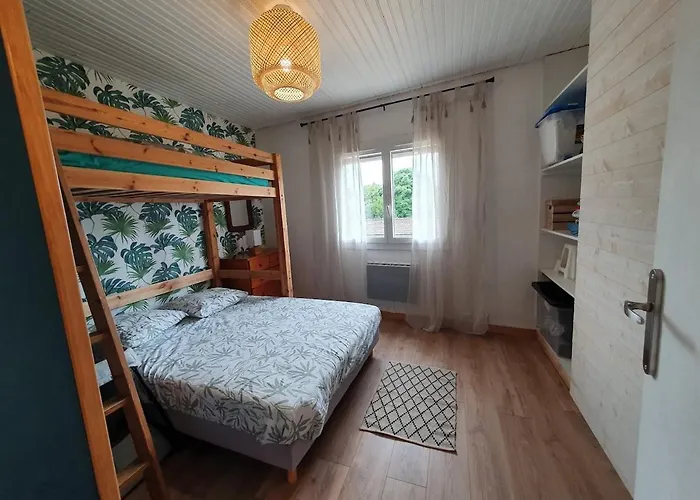 펜션 Chez Debo House *